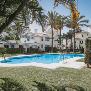 Fully Remodeled Stylish 2-bedroom Apartment in the sought-after community of Los Naranjos, Nueva Andalucia Marbella Picture 12