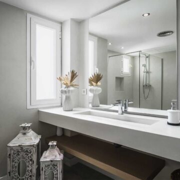 Fully Remodeled Stylish 2-bedroom Apartment in the sought-after community of Los Naranjos, Nueva Andalucia Marbella Picture 7