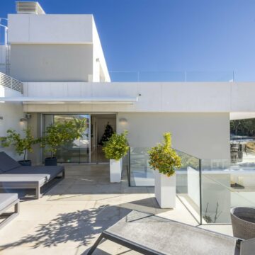 Luxurious Scandinavian Duplex Penthouse with Panoramic Views and Modern Design in La Morelia, Nueva Andalucia Picture 6