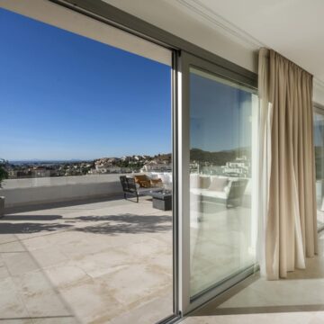 Luxurious Scandinavian Duplex Penthouse with Panoramic Views and Modern Design in La Morelia, Nueva Andalucia Picture 19