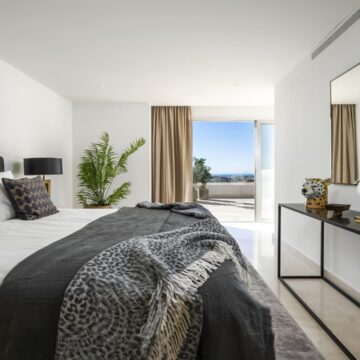 Luxurious Scandinavian Duplex Penthouse with Panoramic Views and Modern Design in La Morelia, Nueva Andalucia Picture 3