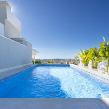 Luxurious Scandinavian Duplex Penthouse with Panoramic Views and Modern Design in La Morelia, Nueva Andalucia Picture 7