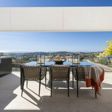 Luxurious Scandinavian Duplex Penthouse with Panoramic Views and Modern Design in La Morelia, Nueva Andalucia Picture 5