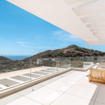 Luxurious Penthouse in the Exclusive Gated Resort-Like Community of Palo Alto, Located in Ojen, Marbella Picture 13