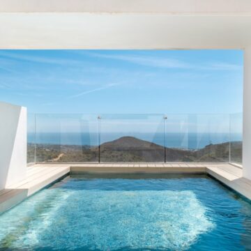 Luxurious Penthouse in the Exclusive Gated Resort-Like Community of Palo Alto, Located in Ojen, Marbella Picture 11