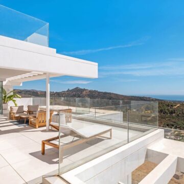 Luxurious Penthouse in the Exclusive Gated Resort-Like Community of Palo Alto, Located in Ojen, Marbella Picture 0