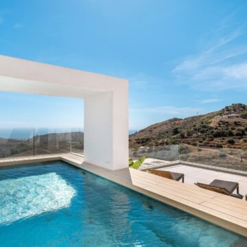 Luxurious Penthouse in the Exclusive Gated Resort-Like Community of Palo Alto, Located in Ojen, Marbella Picture 12