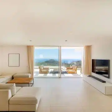 Luxurious Penthouse in the Exclusive Gated Resort-Like Community of Palo Alto, Located in Ojen, Marbella Picture 1