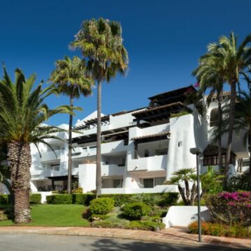 Luxurious Duplex Penthouse Fully Refurbished with High-Quality Finishes in Marbella Golden Mile Picture 3