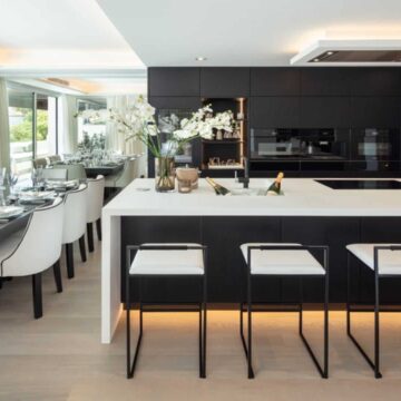 Luxurious Duplex Penthouse Fully Refurbished with High-Quality Finishes in Marbella Golden Mile Picture 2