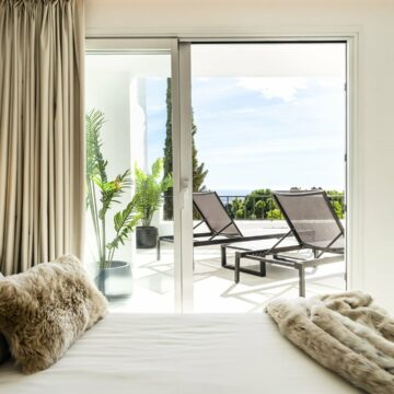 Luxury Duplex Apartment with Spectacular Panoramic Views in the Upscale Community of Las Colinas, Benahavis Picture 7