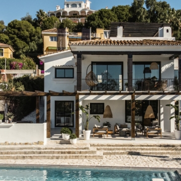 Magnificent Move-in Ready Villa Fully Remodeled with Scandinavian Style near Puerto Banus, Located in Nueva Andalucia Picture 0