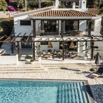 Magnificent Move-in Ready Villa Fully Remodeled with Scandinavian Style near Puerto Banus, Located in Nueva Andalucia Picture 3