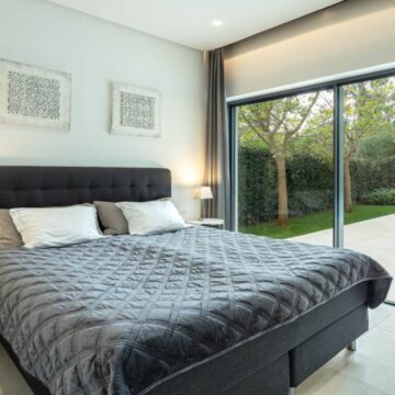 Sophisticated Fully Renovated Modern Villa Perfectly Positioned in the Heart of the New Golden Mile Picture 13
