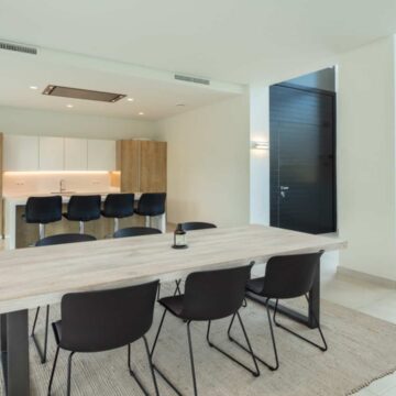 Sophisticated Fully Renovated Modern Villa Perfectly Positioned in the Heart of the New Golden Mile Picture 14