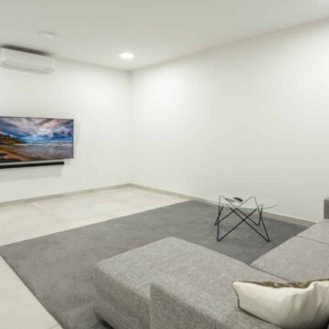 Sophisticated Fully Renovated Modern Villa Perfectly Positioned in the Heart of the New Golden Mile Picture 17