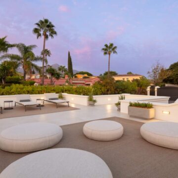 Splendid 3-Bedroom Luxury Villa Nestled in the Tranquil Community of Nueva Andalucia, Marbella Picture 1