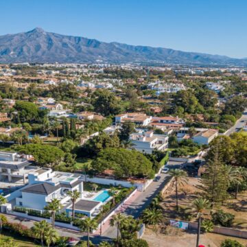Stunning Newly Built Villa Perfectly Located Near Frontline Beach of Cortijo Blanco in San Pedro de Alcantara, Marbella Picture 23