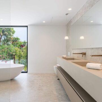 Stunning Newly Built Villa Perfectly Located Near Frontline Beach of Cortijo Blanco in San Pedro de Alcantara, Marbella Picture 9