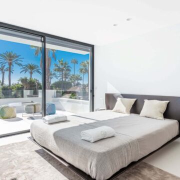 Stunning Newly Built Villa Perfectly Located Near Frontline Beach of Cortijo Blanco in San Pedro de Alcantara, Marbella Picture 14