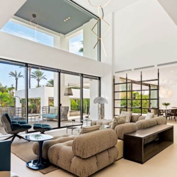 Stunning Newly Built Villa Perfectly Located Near Frontline Beach of Cortijo Blanco in San Pedro de Alcantara, Marbella Picture 1