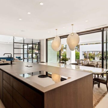 Stunning Newly Built Villa Perfectly Located Near Frontline Beach of Cortijo Blanco in San Pedro de Alcantara, Marbella Picture 6