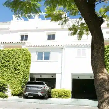 Stunning Townhouse with Remarkable Views located in Frontline Prime Golf Areas in La Quinta, Benahavis Picture 3