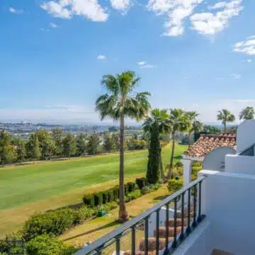 Stunning Townhouse with Remarkable Views located in Frontline Prime Golf Areas in La Quinta, Benahavis Picture 13