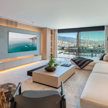 Lavish Puerto Banus Marine Apartment, Showcasing Jetliner Panoramic Views to The Mediterranean Sea and Harbour Picture 2