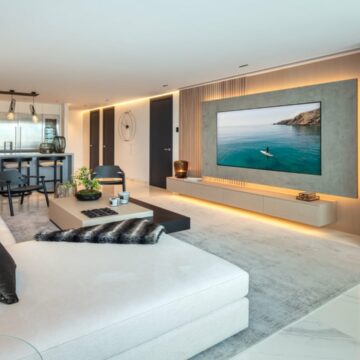 Lavish Puerto Banus Marine Apartment, Showcasing Jetliner Panoramic Views to The Mediterranean Sea and Harbour Picture 3