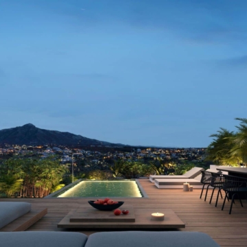 Superb 3-bedroom Luxury Apartment with Unobstructed Horizon Views near Golfing Areas in Nueva Andalucia Picture
