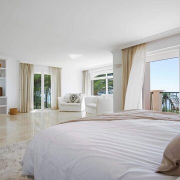 Unique Multi-Level Beachfront Townhouse located in a Gated Community near Estepona Town Picture 10