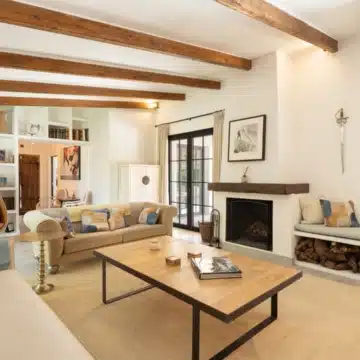 Incredibly Beautiful Villa with Ibiza-Inspired Architecture located on a Tranquil Community in San Pedro de Alcantara Picture 3