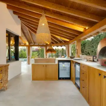 Incredibly Beautiful Villa with Ibiza-Inspired Architecture located on a Tranquil Community in San Pedro de Alcantara Picture 4