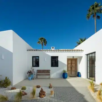 Incredibly Beautiful Villa with Ibiza-Inspired Architecture located on a Tranquil Community in San Pedro de Alcantara Picture 1