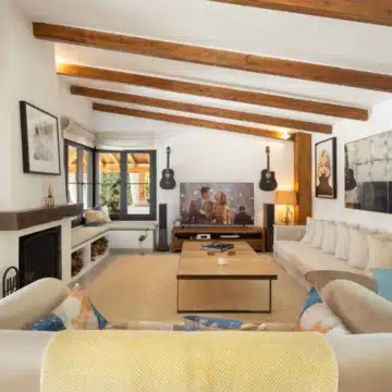 Incredibly Beautiful Villa with Ibiza-Inspired Architecture located on a Tranquil Community in San Pedro de Alcantara Picture 0