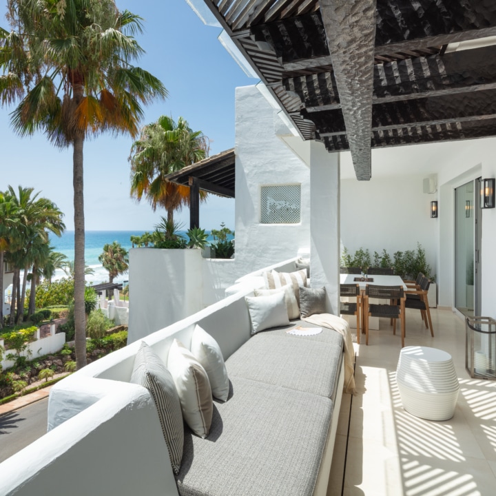 Luxurious Duplex Penthouse Fully Refurbished with High-Quality Finishes in Marbella Golden Mile Picture