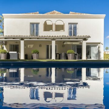 Partially Renovated Beautiful Villa in Nueva Andalucia, Marbella Picture 1