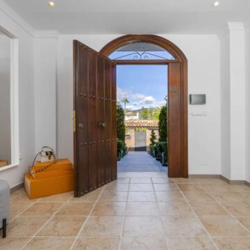 Partially Renovated Beautiful Villa in Nueva Andalucia, Marbella Picture 27