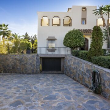 Partially Renovated Beautiful Villa in Nueva Andalucia, Marbella Picture 36