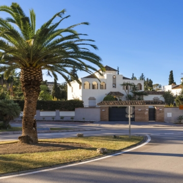 Partially Renovated Beautiful Villa in Nueva Andalucia, Marbella Picture 0