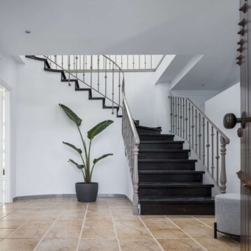 Partially Renovated Beautiful Villa in Nueva Andalucia, Marbella Picture 5
