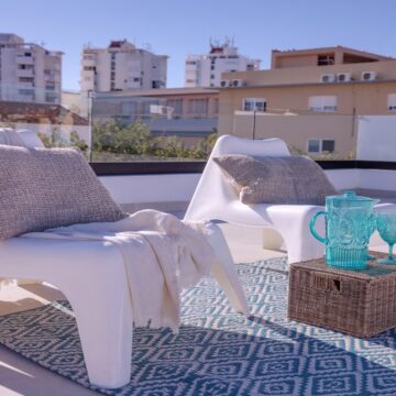 Elegant and Luxurious Townhouse in the Heart of Estepona Picture 4