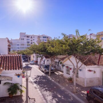 Elegant and Luxurious Townhouse in the Heart of Estepona Picture 23