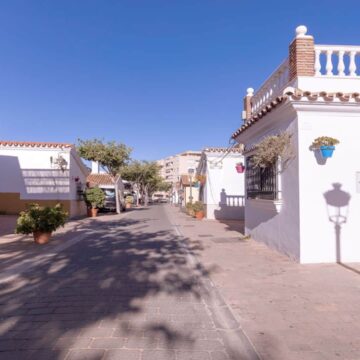 Elegant and Luxurious Townhouse in the Heart of Estepona Picture 22