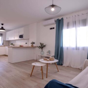 Elegant and Luxurious Townhouse in the Heart of Estepona Picture 8