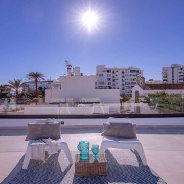 Elegant and Luxurious Townhouse in the Heart of Estepona Picture 2