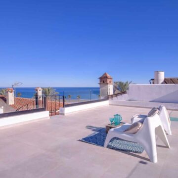 Elegant and Luxurious Townhouse in the Heart of Estepona Picture 3