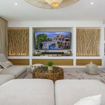 Magnificent and Modern Luxurious Villa with Stunning Views over the Mediterranean in Cabo Royale, Marbella East Picture 11