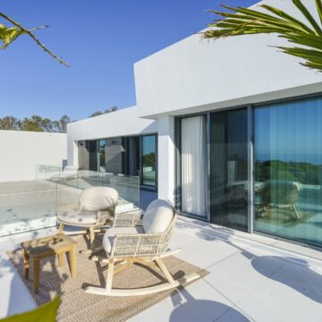 Magnificent and Modern Luxurious Villa with Stunning Views over the Mediterranean in Cabo Royale, Marbella East Picture 2